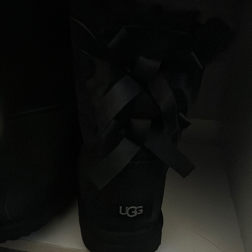 Black ribbon uggs